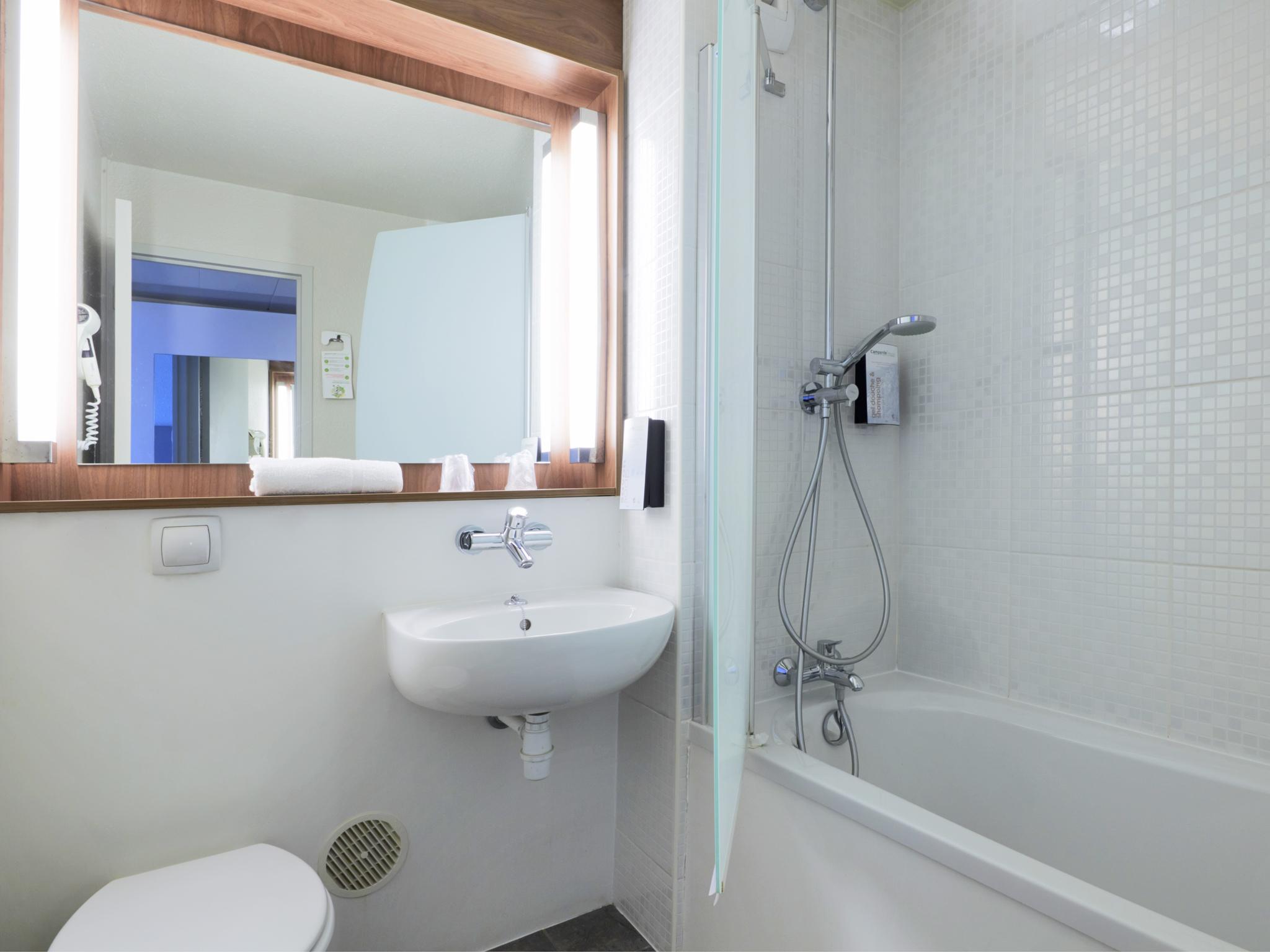 Hotel Campanile Hendaye Esterno foto